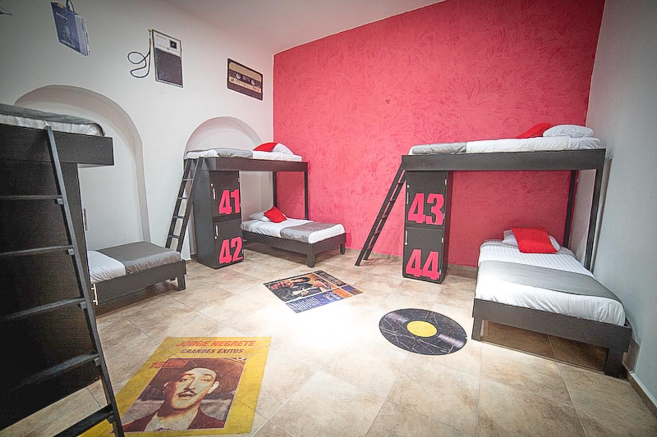 Hostal El Armario Leon Exterior photo